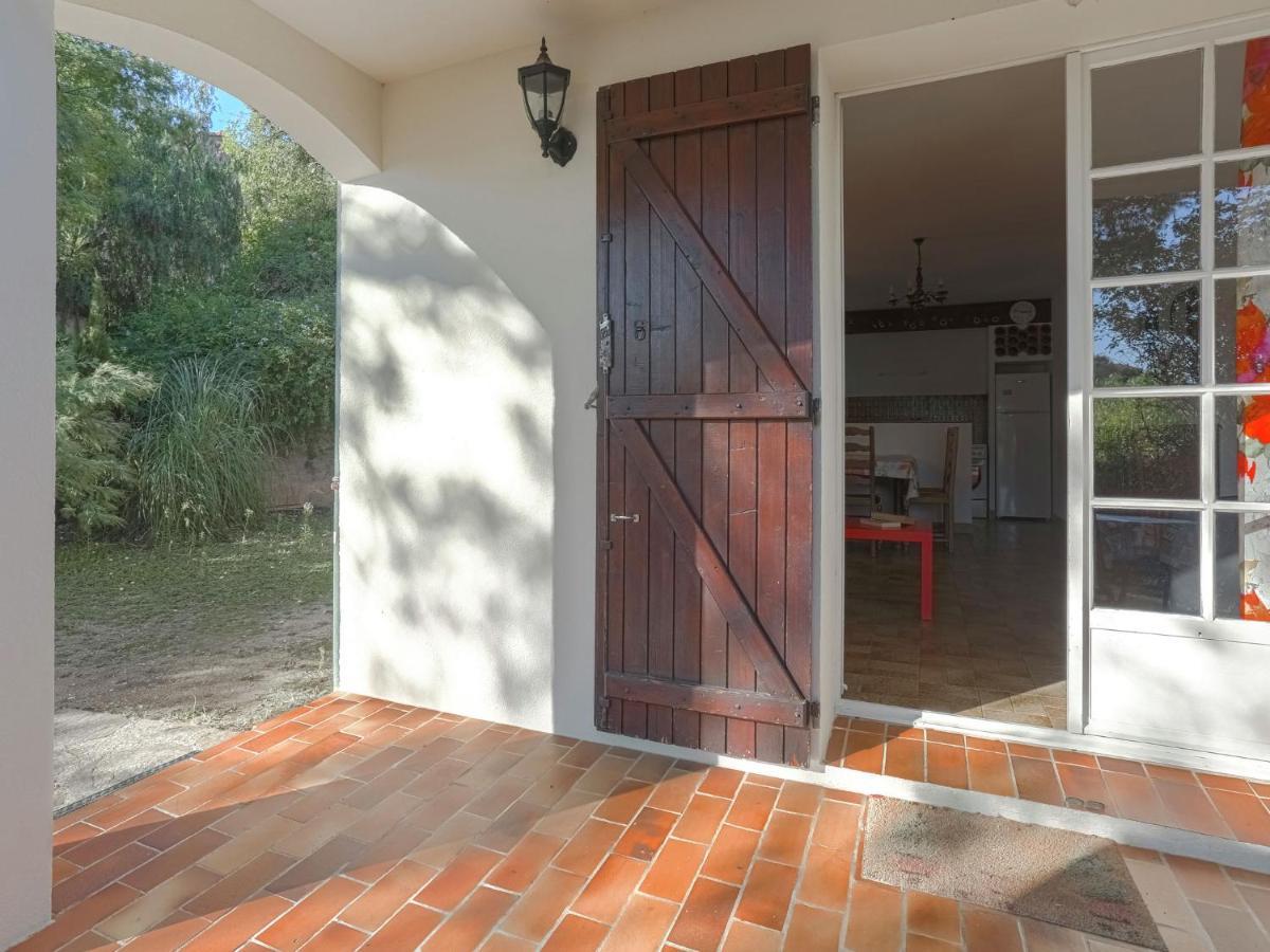 Snug Holiday Home In Bormes Les Mimosas With Pool Eksteriør billede