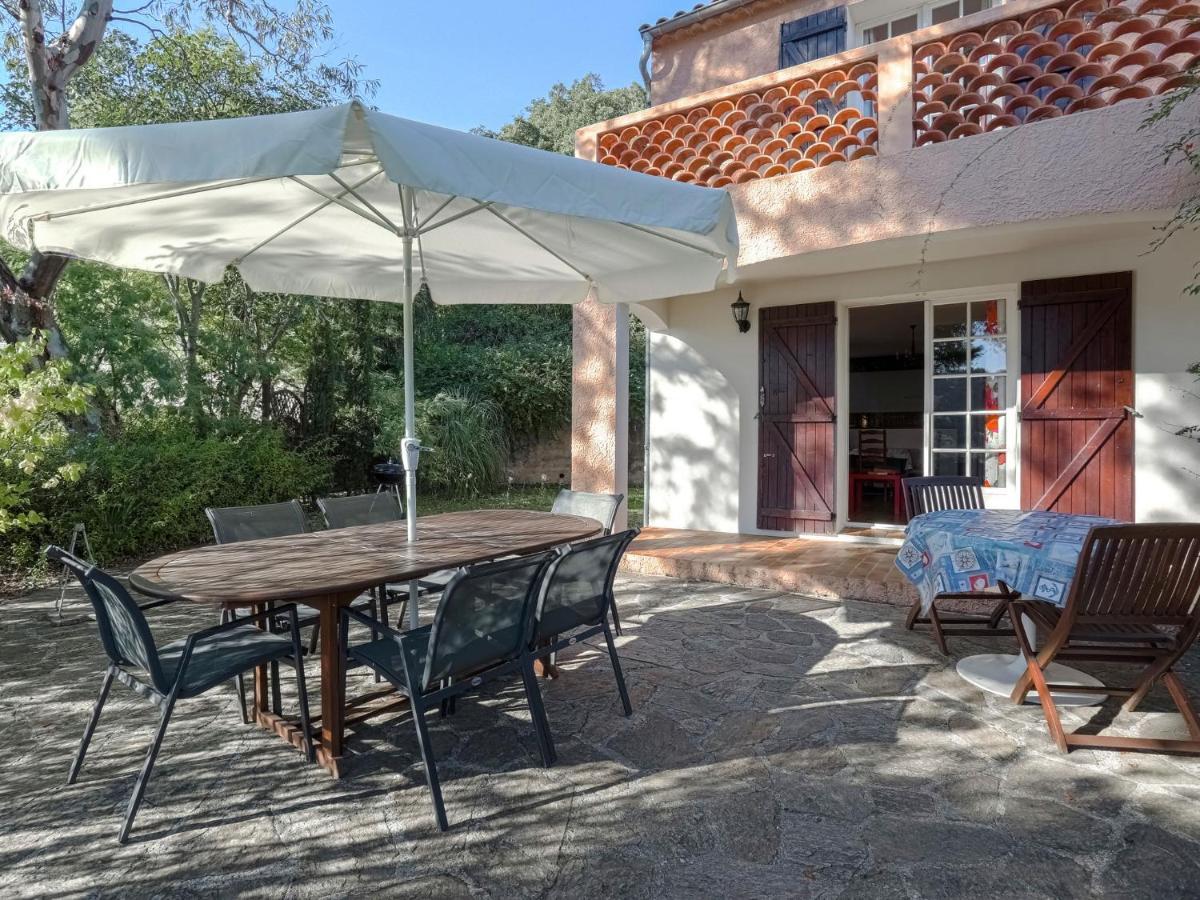 Snug Holiday Home In Bormes Les Mimosas With Pool Eksteriør billede