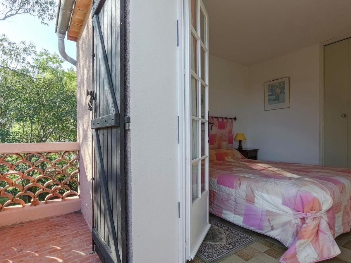 Snug Holiday Home In Bormes Les Mimosas With Pool Eksteriør billede
