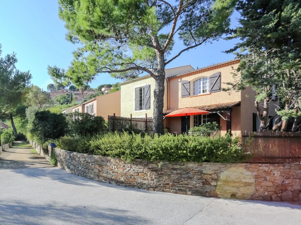 Snug Holiday Home In Bormes Les Mimosas With Pool Eksteriør billede