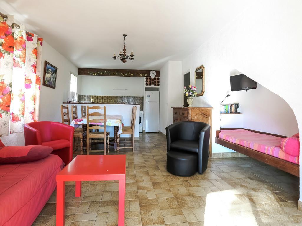 Snug Holiday Home In Bormes Les Mimosas With Pool Eksteriør billede